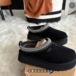 * sold on merc*Brand new UGG Tasman platform